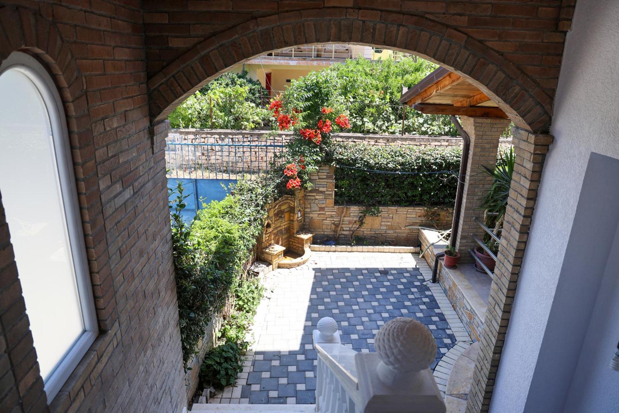 Villa Lejzo - Swimming Pool Берат Екстер'єр фото