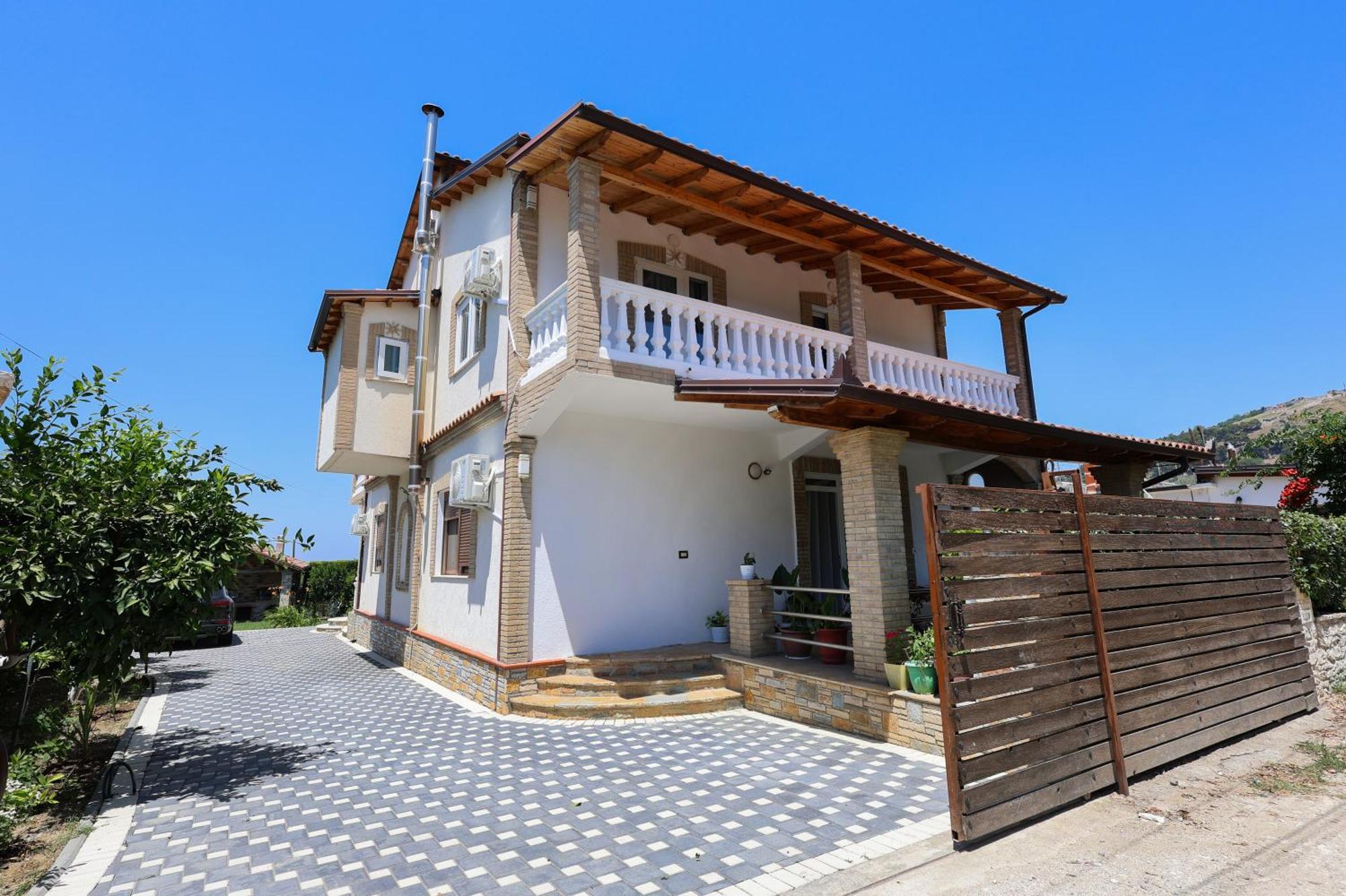 Villa Lejzo - Swimming Pool Берат Екстер'єр фото